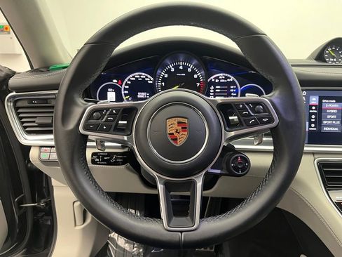 Used 2019 Porsche Panamera 4 image 11