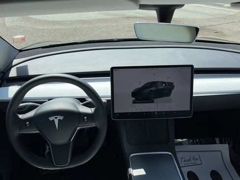 Used 2025 Tesla Model Y Long Range AWD/4WD image 5