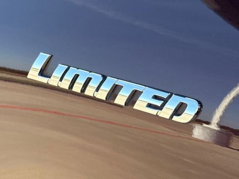 Used 2011 Toyota Highlander Limited w/ Tow Pkg FWD image 10