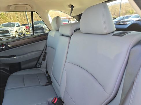 Used 2018 Subaru Outback 3.6R Limited image 15
