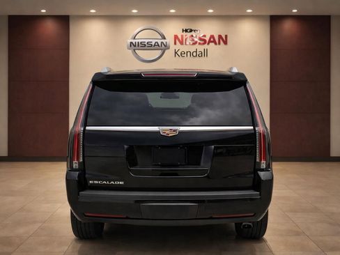 Used 2018 Cadillac Escalade 4WD image 7
