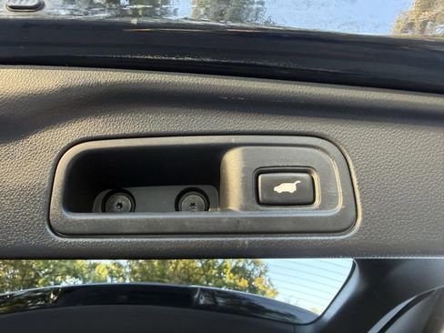 Used 2019 Honda Pilot Touring image 14