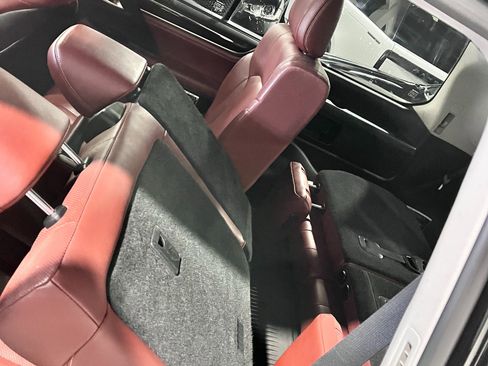 Used 2018 Lexus LX 570 4WD w/ Luxury Package image 4