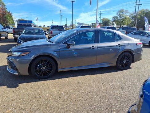 Used 2023 Toyota Camry XSE image 7