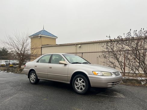 Used 1998 Toyota Camry CE image 1