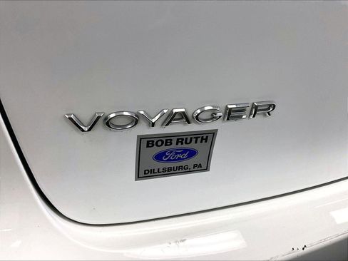 Used 2023 Chrysler Voyager LX image 13