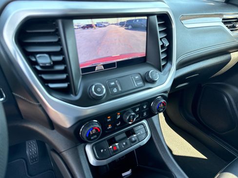 Used 2023 GMC Acadia SLE FWD image 18