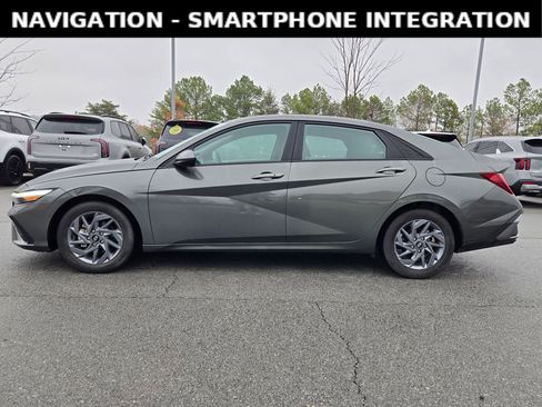 Used 2024 Hyundai Elantra SEL image 4