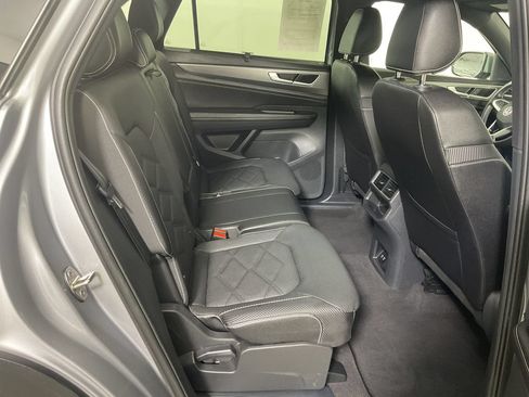 Used 2025 Volkswagen Atlas Cross Sport SE AWD/4WD image 22