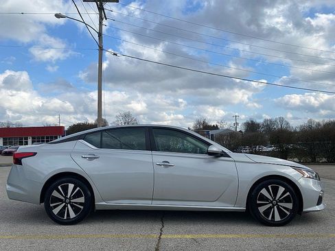 Used 2022 Nissan Altima 2.5 SV image 10