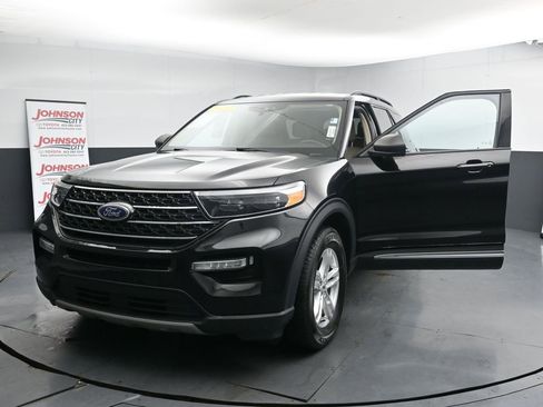 Used 2023 Ford Explorer XLT w/ Equipment Group 202A image 4