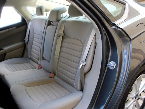 Used 2019 Ford Fusion SE image 14