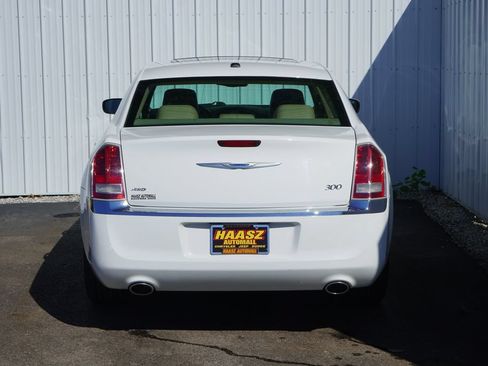 Used 2013 Chrysler 300 AWD w/ Driver Convenience Group image 5
