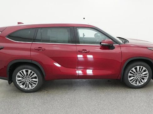 New 2026 Toyota Highlander Platinum image 11