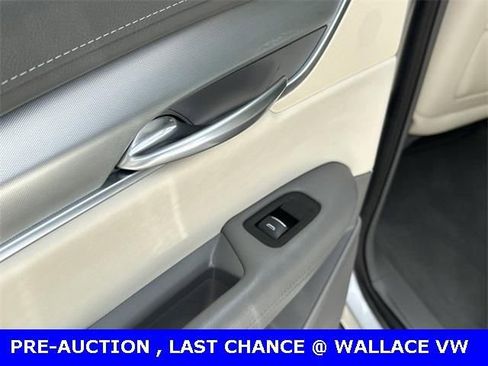 Used 2018 Cadillac XT5 Luxury w/ Driver Awareness Package image 9