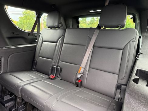Used 2025 Chevrolet Suburban Z71 AWD/4WD image 21
