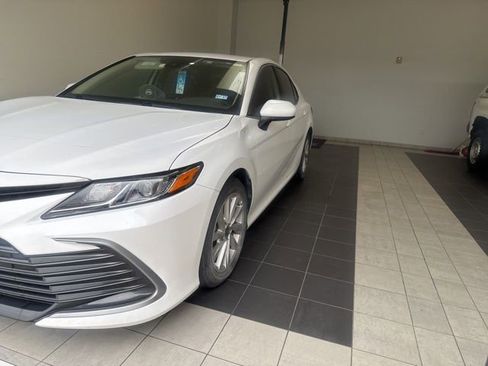 Used 2024 Toyota Camry LE image 3