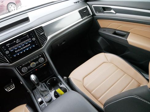 Certified 2022 Volkswagen Atlas Cross Sport SEL Premium R-Line image 11