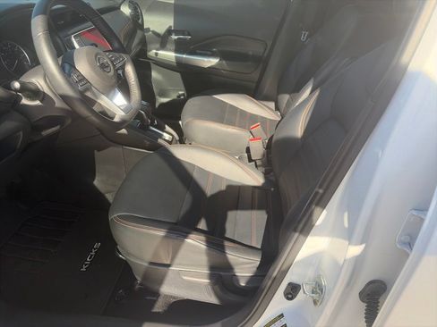 Used 2019 Nissan Kicks SR w/ SR Premium Package FWD image 26