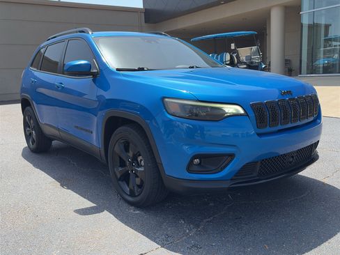 Used 2021 Jeep Cherokee Latitude Plus FWD image 3