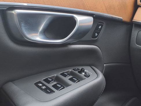 Certified 2024 Volvo XC90 B6 Plus w/ Protection Package Premier image 32