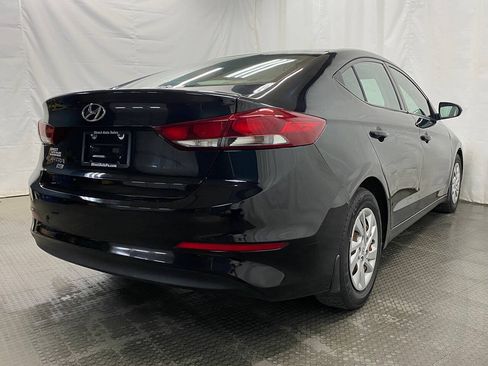 Used 2018 Hyundai Elantra SE w/ Winter Weather Package FWD image 9