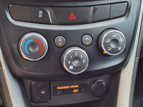 Used 2020 Chevrolet Trax LT w/ LT Convenience Package FWD image 18