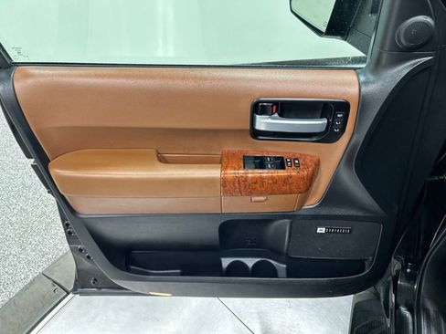 Used 2021 Toyota Sequoia Platinum AWD/4WD image 11
