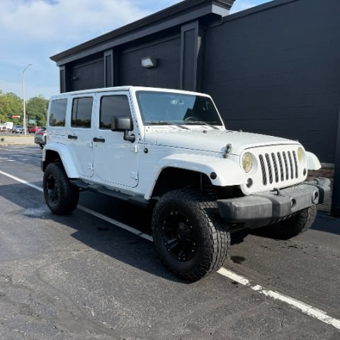 Used 2015 Jeep Wrangler Unlimited Sahara w/ Connectivity Group AWD/4WD image 8