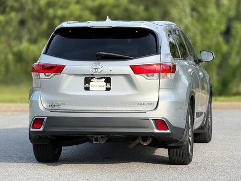 Used 2018 Toyota Highlander XLE AWD/4WD image 7