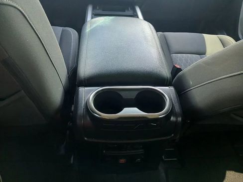 Used 2022 Nissan Titan SV w/ SV Convenience Package image 34