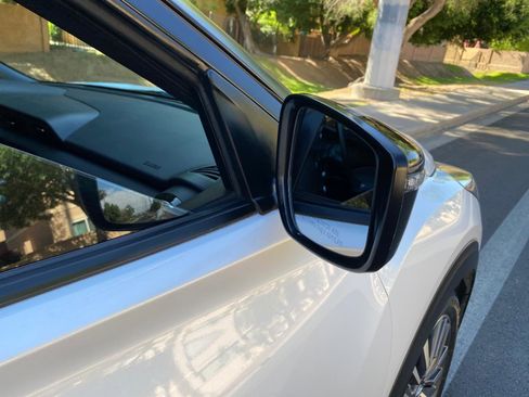 Used 2021 Nissan Kicks SR FWD image 14