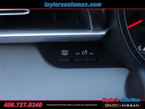 Used 2022 Toyota Highlander LE image 27