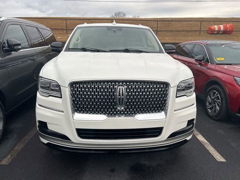 Used 2024 Lincoln Navigator Reserve image 1