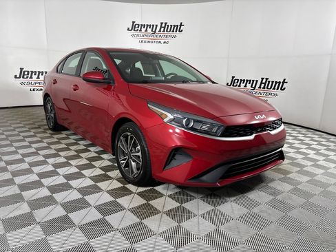 Used 2022 Kia Forte LXS FWD image 3