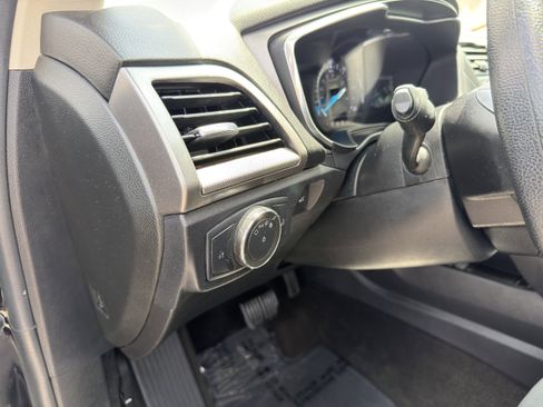 Used 2020 Ford Fusion SE FWD image 25