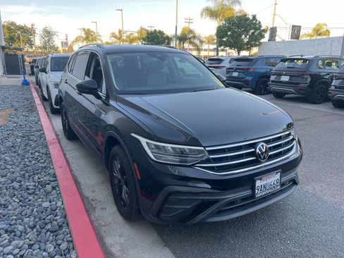 Used 2022 Volkswagen Tiguan SE image 3