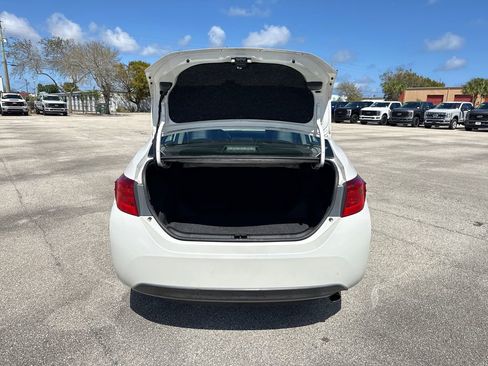 Used 2018 Toyota Corolla SE image 26