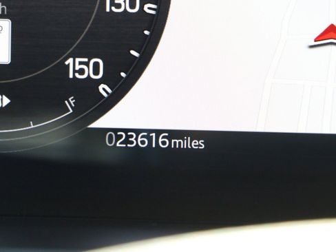Used 2024 Land Rover Defender 130 X-Dynamic SE AWD/4WD image 37