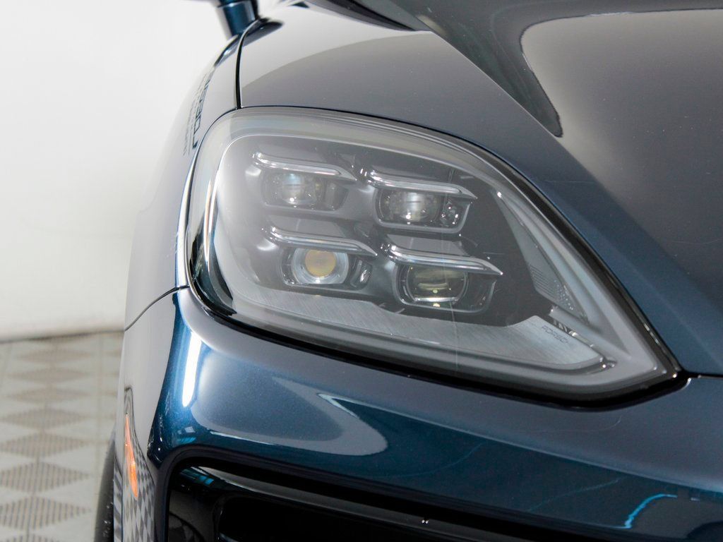 Certified 2026 Porsche Cayenne E-Hybrid AWD/4WD image 11