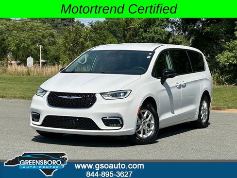 Used 2024 Chrysler Pacifica Touring-L FWD image 43