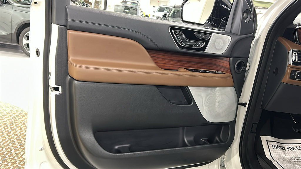 Used 2023 Lincoln Navigator Reserve AWD/4WD image 9
