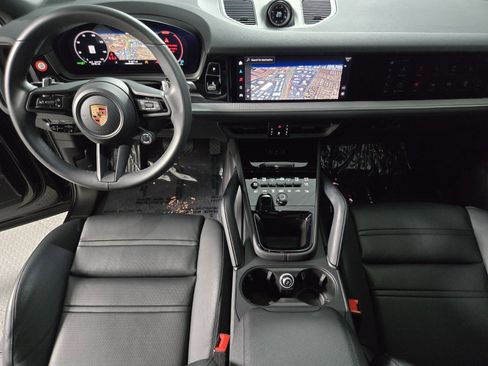 Used 2025 Porsche Cayenne Coupe image 14