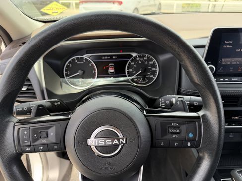 Used 2023 Nissan Rogue SV image 29