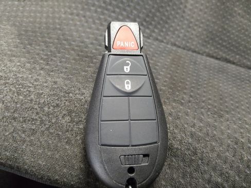 Used 2018 Dodge Grand Caravan SE w/ UConnect Hands-Free Group FWD image 32