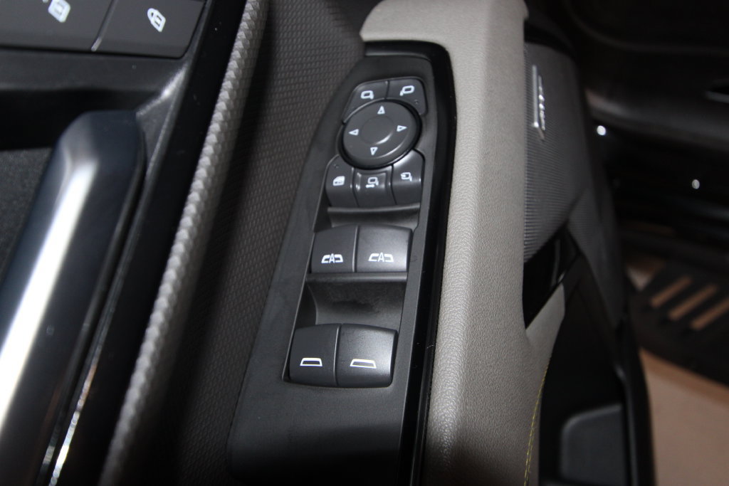 Used 2025 Chevrolet Silverado 2500 ZR2 w/ Technology Package AWD/4WD image 6
