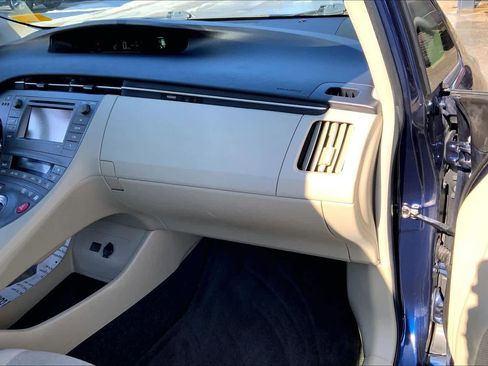 Used 2014 Toyota Prius Two image 17