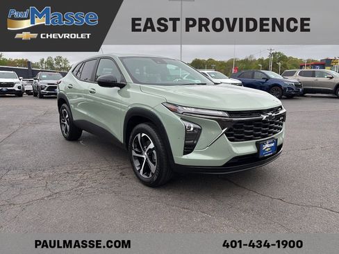 Certified 2024 Chevrolet Trax RS w/ Driver Confidence Package FWD image 3