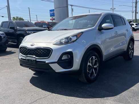 Used 2020 Kia Sportage LX AWD/4WD image 3