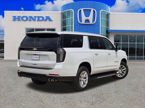 Used 2025 Chevrolet Suburban Premier RWD image 3